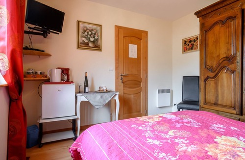 Walbach Bed & Breakfast | Guest Room “La Châtelaine - Pinot Blanc” with Mountain View, Shared Terrace & Wi-Fi