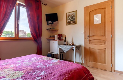 Walbach Bed & Breakfast | Guest Room “La Châtelaine - Pinot Blanc” with Mountain View, Shared Terrace & Wi-Fi