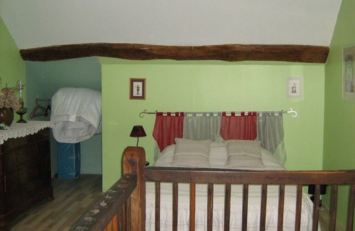 Foissy Bed & Breakfast | Guest Room 'Les Coquelicots' with Private Garden and Wi-Fi