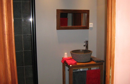 Foissy Bed & Breakfast | Guest Room “L’Iris” with Private Garden and Wi-Fi