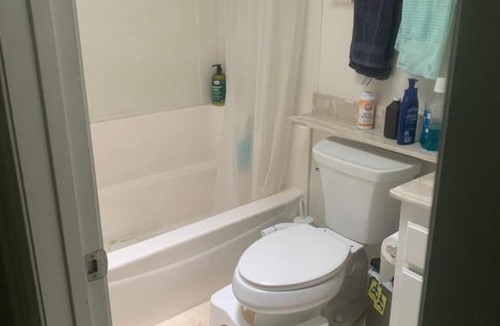 Thousand Oaks House | Guest room/shared bath chill vibes