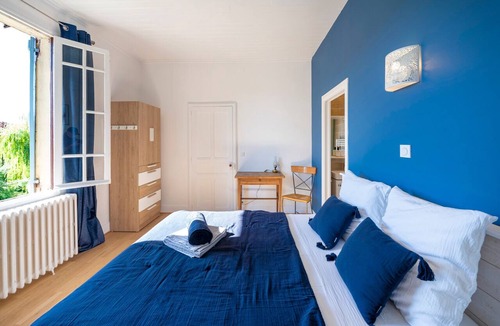 Montreal Bed & Breakfast | Guest Rooms "La Pausa Verda" with Shared Terrace, Garden, and Wi-Fi