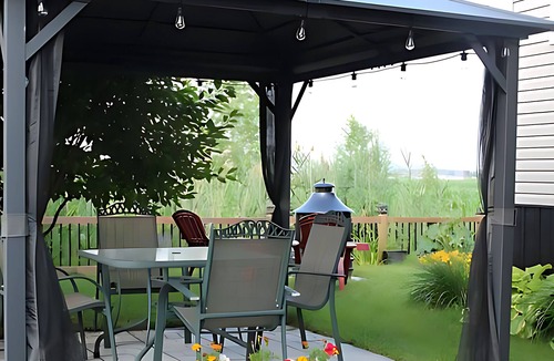 Saint-Hubert Apartment | Guest studio/basement - private * clean* 20 minutes from Port of Montreal