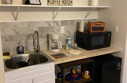Tampa House | Guest Suite in Tampa! 5 minutes from the airport and near the beach!