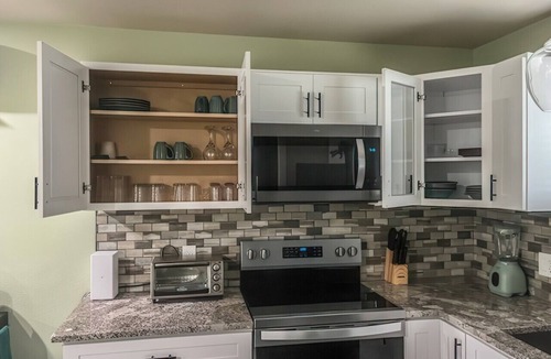 Cedar Hill House | Guest Villa: Modern Comfort Near Joe Pool Lake in Cedar Hill