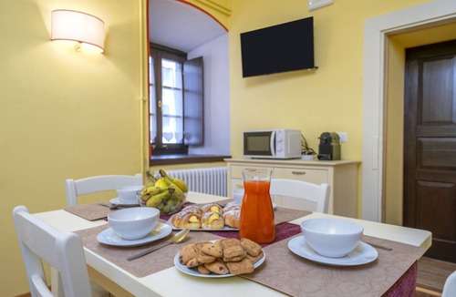 Tarvisio Apartment | GuestHost - A comfortable and welcoming 37 square meters apartment, perfect for four people, located on the ground floor of a historic building built in 1864 and renovated in 2025 while maintaining its historic atmosphere (NO elevator).The property is lo
