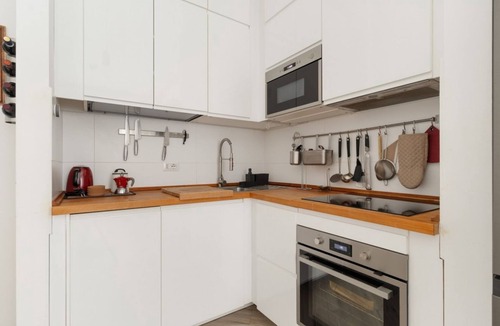 Lorenteggio Apartment | GuestHost - A comfortable and welcoming 65 square meters apartment, perfect for four people, located on the ground floor of a building.The property is strategically located: thanks to the nearby M4 metro line, guests can easily get around the city and re
