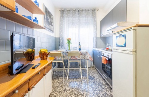 Pablo Apartment | GuestHost - A comfortable and welcoming 83 square meters apartment, perfect for six people, located on the second floor of a 1960s building with an elevator (NOT accessible to disabled guests).The property enjoys an ideal location within the city of Parm