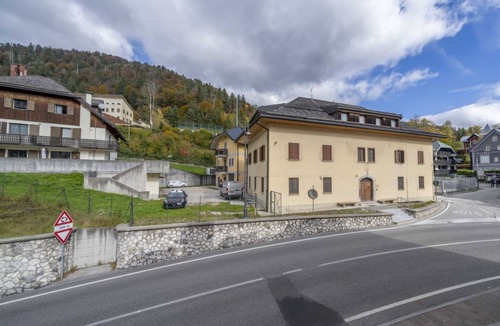 Tarvisio Apartment | GuestHost - A cozy 65 square meters apartment, perfect for eight people, located on the first floor of a historic building built in 1864 and renovated in 2025 while maintaining its historic atmosphere (NO elevator).The property is located on Tarvisio's m