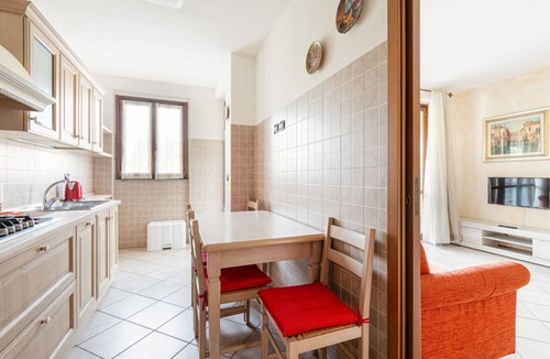 Bruzzano Apartment | GuestHost - Apartment with balcony 500m from North Park!