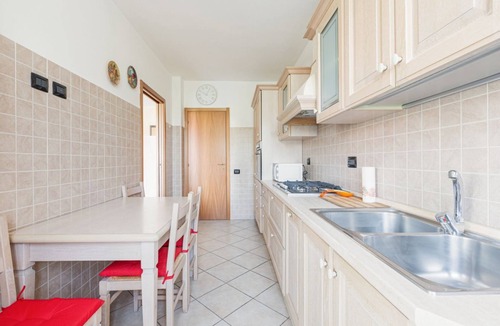 Bruzzano Apartment | GuestHost - Apartment with balcony 500m from North Park!
