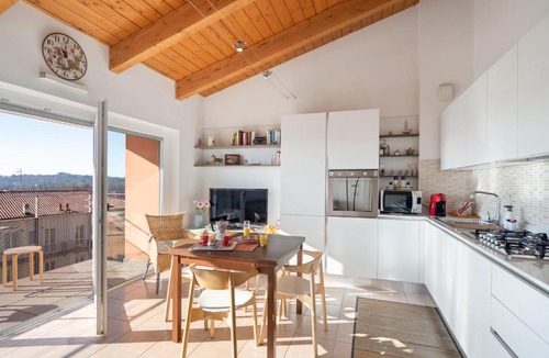 San Fermo della Battaglia Apartment | GuestHost - APT with balcony close to Switzerland!