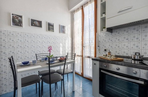Pisa Apartment | GuestHost - Bright 80 sqm apartment, for up to 4 people, located on the 5th floor of a building with lift (not suitable for disabled people). The accommodation is located in a quiet area of Pisa, full of services, ideal for students and families. The Lu