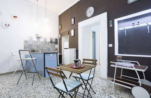 Vittorio Emanuele Apartment | GuestHost - Bright and roomy sea view apartment located in an elegant building from the 1800s, which accommodates up to 7 people with great comfort, thanks to three bedrooms and two bathrooms. The strategic position of the accommodation allows you to con