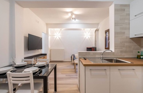 Taranto Apartment | GuestHost - Bright and spacious apartment located in a villa in the San Vito district, a stone's throw from the NCO School of the Navy (150 meters). The apartment is also a 15-minute walk from San Vito beach and Baia delle Zagare, and a 20-minute drive f