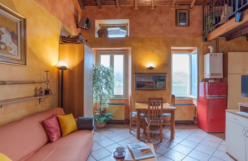 Nesso Apartment | GuestHost - Bright apartment in Nesso with lake view!