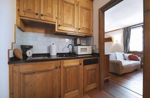 Cortina d'Ampezzo Historic Centre Apartment | GuestHost - Charming 34 sqm studio apartment, ideal for two guests, located on the first floor of a building with lift. The property is located in an extremely central area of ​Cortina, a few steps from Corso Italia, a 10-minute walk from the Falori