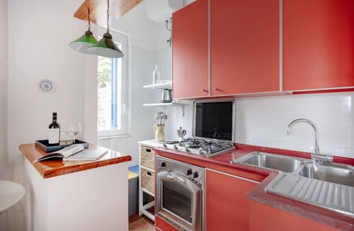 Polignano a Mare Villa | GuestHost - Charming villa of 75 square meters, ideal for hosting up to 4 people, with a garden, a large outdoor patio of 25 square meters and private reserved parking.Located in a strategic position, very close to the sea, the ring roads and the port, i