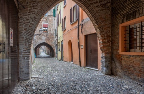 Ferrara Apartment | GuestHost - Charming 53 sqm apartment, ideal for groups of up to 5 guests, located on the first floor of a historic building without an elevator.Set in the heart of the historic centre, the accommodation is located on one of Ferrara’s most charming med