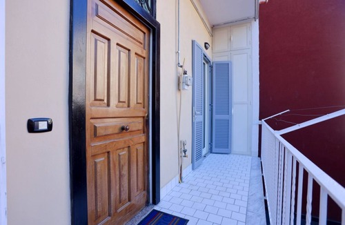 Pozzuoli Apartment | GuestHost - Charming 60 sqm apartment, ideal for up to 3 people, located on the first floor of a building without an elevator.The property is located in Pozzuoli, in a strategic position that allows easy access to the city center and the metro and train