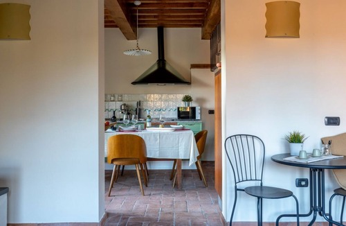 Palaia Apartment | GuestHost - Charming apartment located inside an old renovated barn in an agricultural estate on the Tuscan hills, surrounded by nature and with a breathtaking view of the surrounding countryside. The property, equipped with private outdoor parking, outd