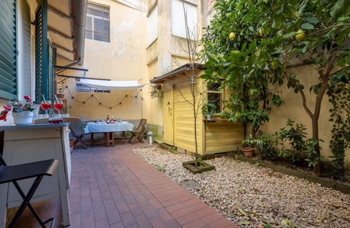 Sant'Antonio Apartment | GuestHost - Charming apartment of 100 sqm, for up to 4 people, located on the ground floor of a building (4 steps to access). The accommodation is located in the center of Pisa (Restricted Traffic Area), south of the Arno river, in the Sant'Antonio distr
