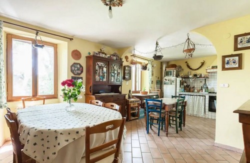Gubbio Villa | GuestHost - Charming country house that can host up to 11 people, a 6km drive from Gubbio, with large garden, terrace and parking space.The villa (recognised by the Superintendence of Cultural Heritage and Activities) comes with large and bright rooms, f
