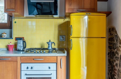 Carmignano Apartment | GuestHost - Charming apartment of about 45 square meters, perfect for 2 people, located on the ground floor of a building (presence of a step in the entrance door).The property is located a few steps from the Rocca di Carmignano, immersed in the splendid