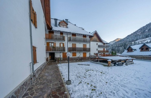Tarvisio Apartment | GuestHost - Charming studio in Tarvisio, ideal for 3 people, equipped with a balcony offering breathtaking views of the Alps. The accommodation is perfect for a romantic getaway or a nature adventure. Tarvisio is a paradise for winter sports enthusiasts