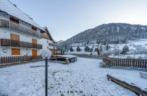 Tarvisio Apartment | GuestHost - Charming studio in Tarvisio, ideal for 3 people, equipped with a balcony offering breathtaking views of the Alps. The accommodation is perfect for a romantic getaway or a nature adventure. Tarvisio is a paradise for winter sports enthusiasts