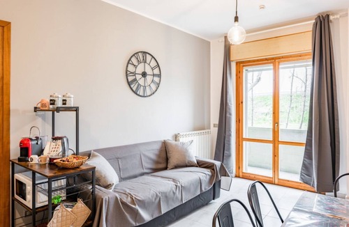 Luni Mare Apartment | GuestHost - Comfortable and modern apartment of about 50 square meters with two balconies, able to accommodate up to 4 people, is located on the 1st floor of a building without a lift. The flat is situated in Luni Mare, in an area full of services, conve