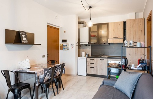 Luni Mare Apartment | GuestHost - Comfortable and modern apartment of about 50 square meters with two balconies, able to accommodate up to 4 people, is located on the 1st floor of a building without a lift. The flat is situated in Luni Mare, in an area full of services, conve