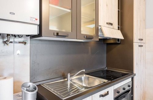 Luni Mare Apartment | GuestHost - Comfortable and modern apartment of about 50 square meters with two balconies, able to accommodate up to 4 people, is located on the 1st floor of a building without a lift. The flat is situated in Luni Mare, in an area full of services, conve