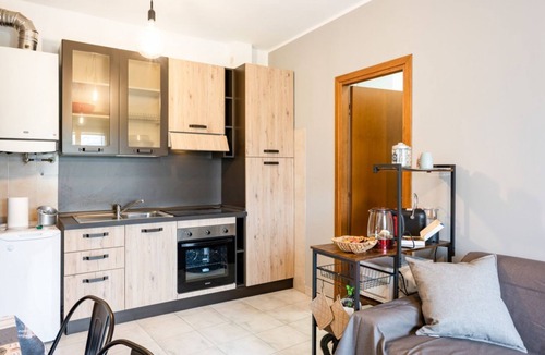 Luni Mare Apartment | GuestHost - Comfortable and modern apartment of about 50 square meters with two balconies, able to accommodate up to 4 people, is located on the 1st floor of a building without a lift. The flat is situated in Luni Mare, in an area full of services, conve