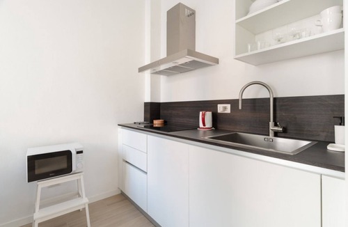 Calvairate House | GuestHost - Comfortable 30m2 studio flat, perfect for 2 people, located on the mezzanine floor of a building (steps to access).The accommodation is located in the Calvairate district, a residential area characterized by the green heart of Piazza Insubria