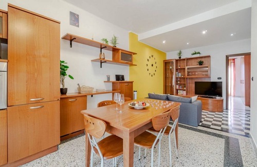 Vanchiglietta Apartment | GuestHost - Comfortable 60 sqm apartment, perfect for a stay of 2 people, located on the third floor of a building without a lift.The property is located in the Vanchiglietta district, in an area full of services and well connected to the center of Turin