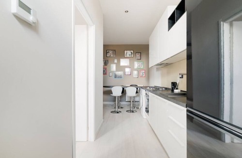 Zona Padova Apartment | GuestHost - Comfortable 70 sqm apartment located on the first floor of a building without a lift. The accommodation can accommodate up to 4 people and is equipped with all comforts.The property is located a few steps from Parco Trotter, a large public pa