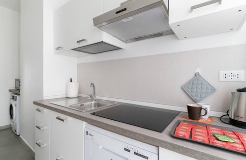 Crescenzago Apartment | GuestHost - Comfortable 70m2 apartment that can accommodate up to 4 people on the first floor of a building WITHOUT elevator just 150m from the green M2 metro of Cimiano.Close to San Raffaele hospital and the Martesana canal that flows through the reside