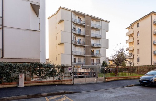 Pisa Apartment | GuestHost - Comfortable 80 sqm apartment, for up to 4 people, located on the 1st floor of a building with lift (not suitable for disabled people). The accommodation is located in a quiet area of Pisa, full of services, ideal for students and families. Th