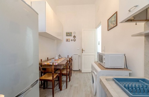 San Fruttuoso Apartment | GuestHost - Comfortable and spacious 95m2 apartment capable of hosting up to 5 guests, it is located in a central area, just 5 minutes walk from the metro stop and the Genoa-Brignole railway station, perfect for those who want to visit the city in full c
