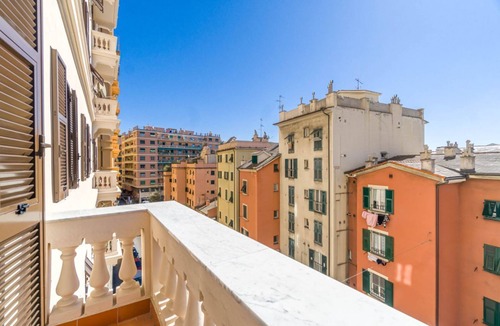 San Fruttuoso Apartment | GuestHost - Comfortable and spacious 95m2 apartment capable of hosting up to 5 guests, it is located in a central area, just 5 minutes walk from the metro stop and the Genoa-Brignole railway station, perfect for those who want to visit the city in full c
