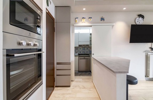 Marina Centro Apartment | GuestHost - Comfortable apartment located on the second floor of a building with a lift (NOT suitable for disabled people). There are three steps at the entrance.In 80 m2 of space it accommodates four people with two bedrooms. Two parking spaces included