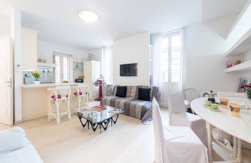 Parma City Centre Apartment | GuestHost - Comfortable apartment located on the second floor, of three in total, of a walk-up building.In 90 square meters of space it comfortably accommodates 4 people with a double bedroom and a single sofa bed in the living room.The property is locat