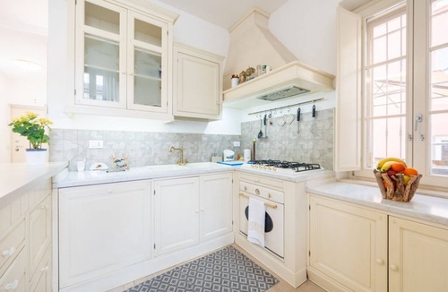 Parma City Centre Apartment | GuestHost - Comfortable apartment located on the second floor, of three in total, of a walk-up building.In 90 square meters of space it comfortably accommodates 4 people with a double bedroom and a single sofa bed in the living room.The property is locat