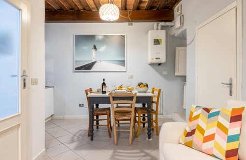 San Francesco Apartment | GuestHost - Comfortable apartment of about 50 sqm that can accommodate up to 2 people located on the first floor of an ancient building, without elevator (NOT suitable for the disabled). The property is located in the center of Pisa a short distance from