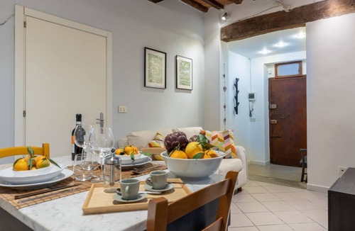 San Francesco Apartment | GuestHost - Comfortable apartment of about 50 sqm that can accommodate up to 2 people located on the first floor of an ancient building, without elevator (NOT suitable for the disabled). The property is located in the center of Pisa a short distance from