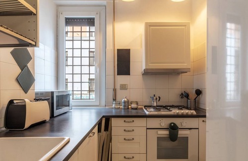 Quartiere XV Della Vittoria Apartment | GuestHost - Comfortable apartment located on the mezzanine floor of a renovated period building, with four floors in total. There is a flight of stairs at the entranceIt accommodates 4 people in 100 m2 of spaceIt is a 17-minute walk from the MM Lepanto m