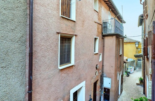 Bagnaia Apartment | GuestHost - Comfortable apartment of approximately 45 square meters, perfect for a stay of two, located on the ground floor of a period building (accessible via a few steps).The property is located in Bagnaia, a quiet hamlet a few kilometers from Perugia