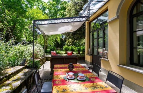 Oltrarno House | GuestHost - Comfortable 30sqm loft that can accommodate up to 3 people. Located on the ground floor of a characteristic building surrounded by Piazzale Galileo greenery, the room is the ideal solution to visit Florence while staying away from the histori