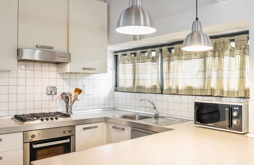 Careggi Rifredi Apartment | GuestHost - Comfortable 55 sqm apartment, located on the ground floor of a renovated period building, for 4 people. The accommodation is located in a residential area, equipped with all the main services and well connected to the historic centre, which c